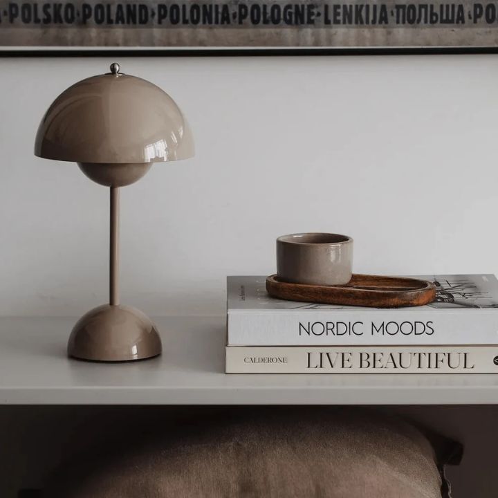 ModernLED | Moderne LED-Tischlampe – Kabellos und dimmbar