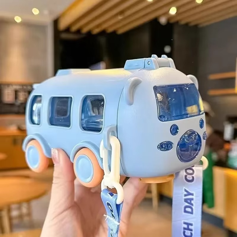 50% RABATT | SipRunner™ | Kinder-Wasserflasche im 3D-Bus-Design – Auslaufsicher mit Strohhalm & Tragegurt