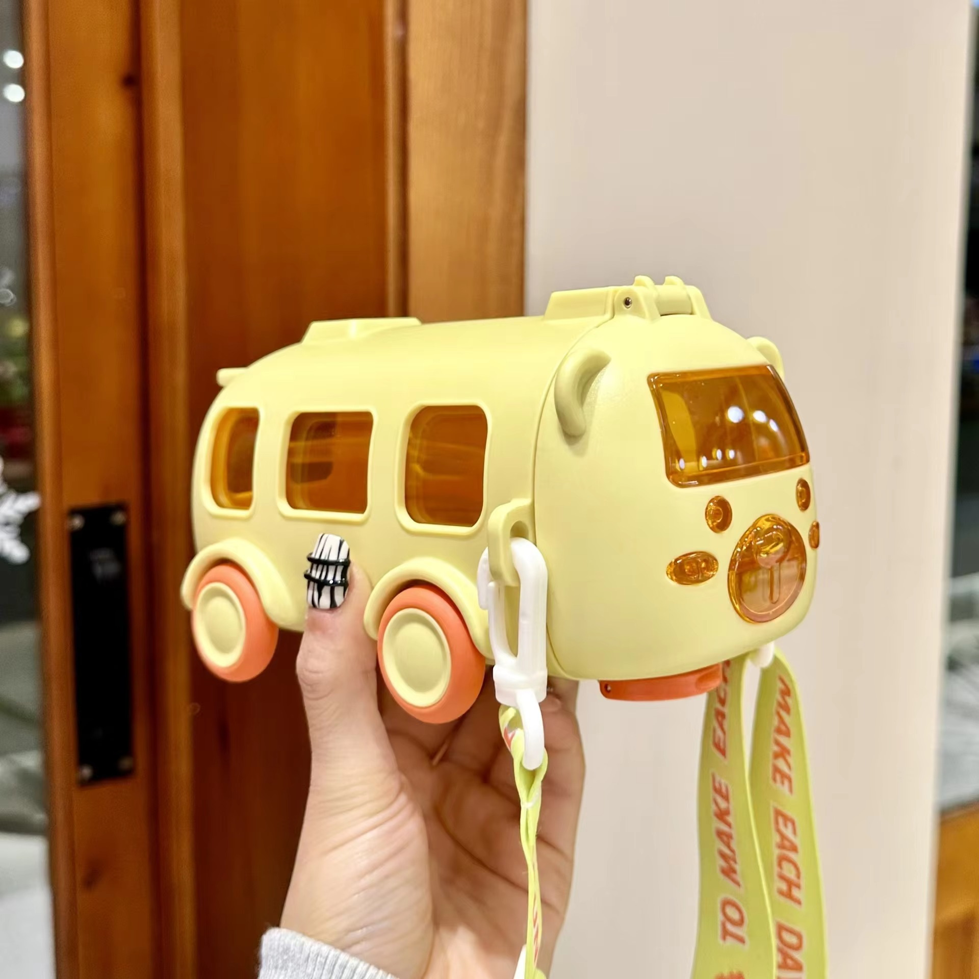 50% RABATT | SipRunner™ | Kinder-Wasserflasche im 3D-Bus-Design – Auslaufsicher mit Strohhalm & Tragegurt