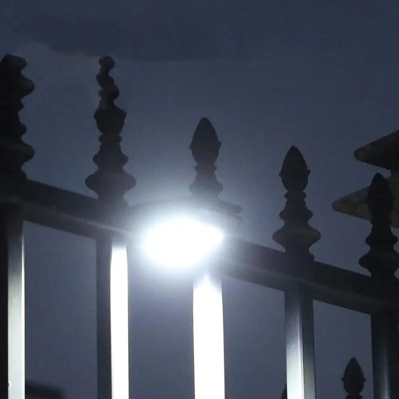 SolarGlow™ | Solar-Clip Lampe mit Bewegungssensor — Einfaches Licht für Garten & Gewächshaus