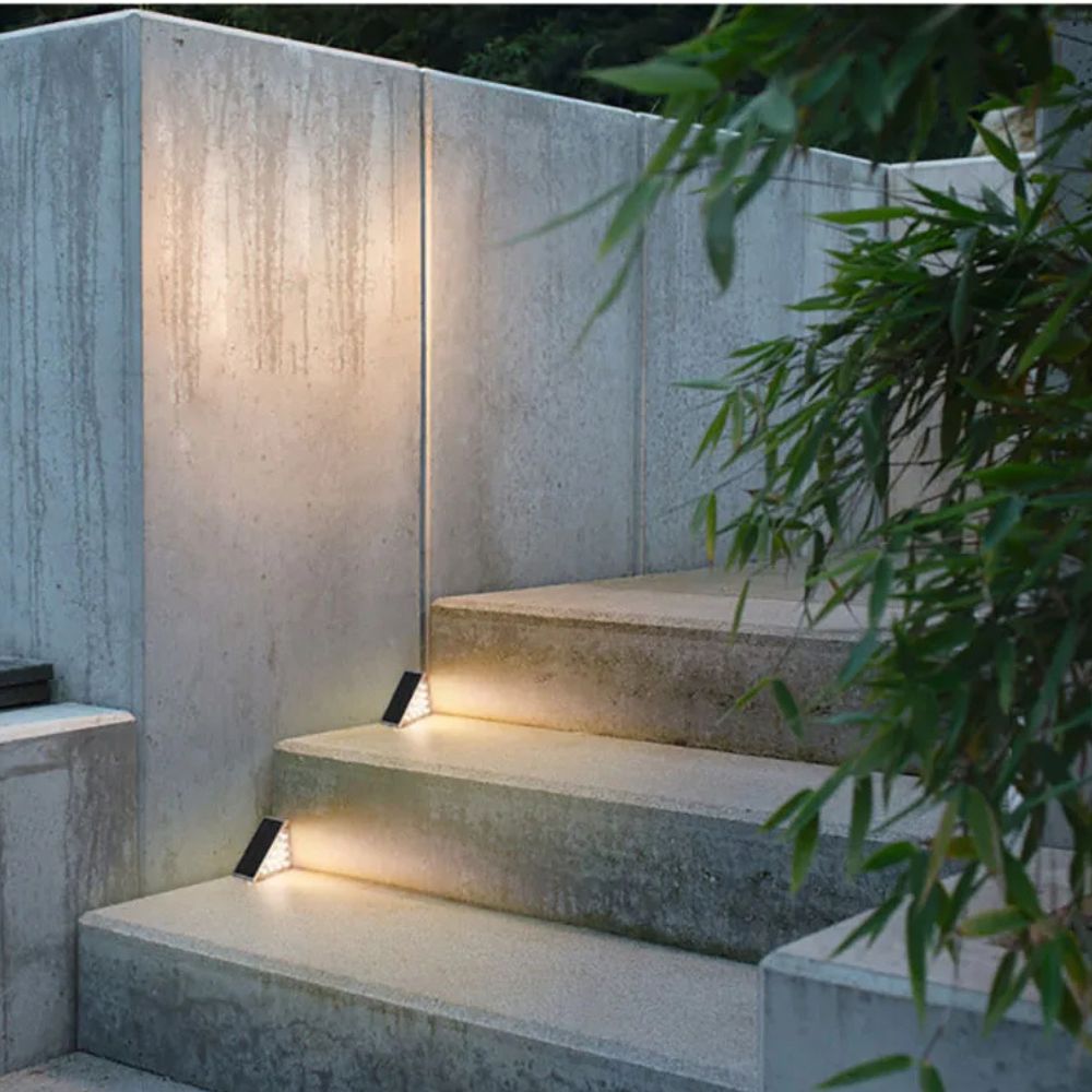 1+1 Gratis | GlowSteps™ | Erhellt eure Nächte mit stilvollen Treppenlichtern für den Außenbereich