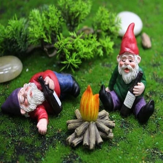 1+1 GRATIS | TipsyGnomes™ | Die lustigen, betrunkenen Gartenzwerge