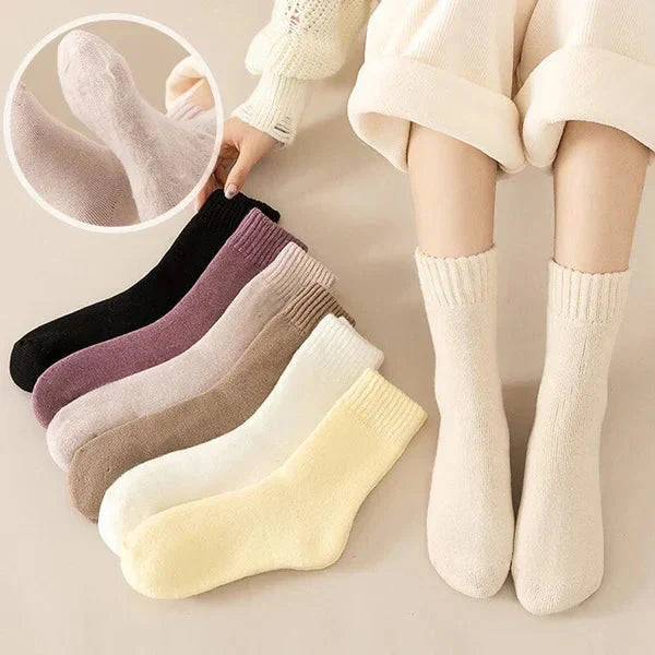 2+2 GRATIS | EverHeat™ | Verhindern Sie kalte Füße mit innovativen Socken, die auch bei extremer Kälte die Wärme speichern.
