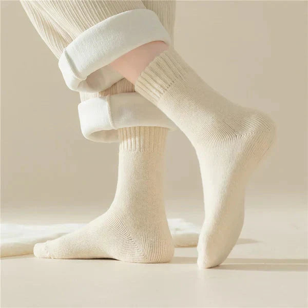 2+2 GRATIS | EverHeat™ | Verhindern Sie kalte Füße mit innovativen Socken, die auch bei extremer Kälte die Wärme speichern.