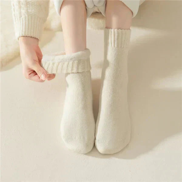 2+2 GRATIS | EverHeat™ | Verhindern Sie kalte Füße mit innovativen Socken, die auch bei extremer Kälte die Wärme speichern.